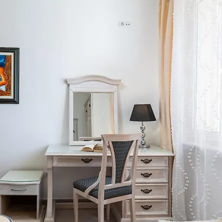Star 2 Apartment *