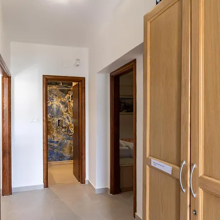 Star 2 Apartment *