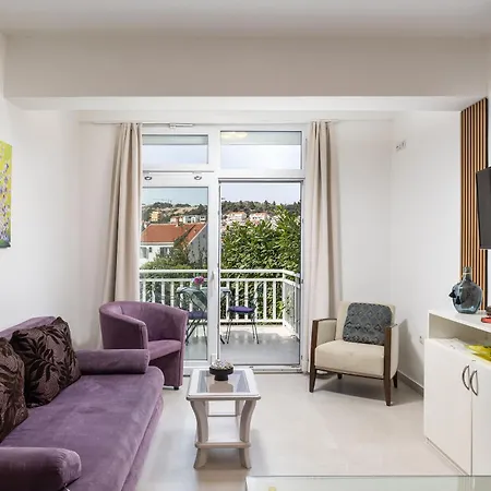 Star 2 Apartment *