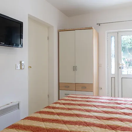 Star 2 Apartment *